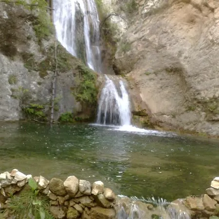 فندق Yannis