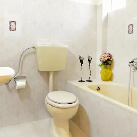 Yannis Hotel *